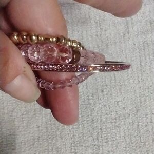 Goldtone silvertone pink 🩷 crystal 🔮 beaded stretch bracelet set